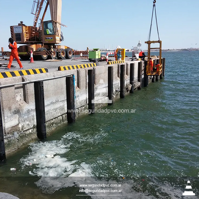 Botazo rectangular de PVC reforzado para proteger embarcaciones en muelles